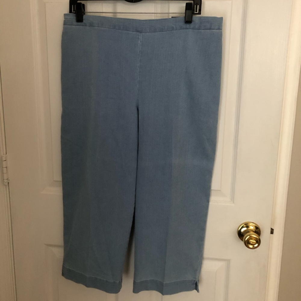 2/$14 ❤️ Alfred Dunner Classic Capri Denim Look Sz 10P